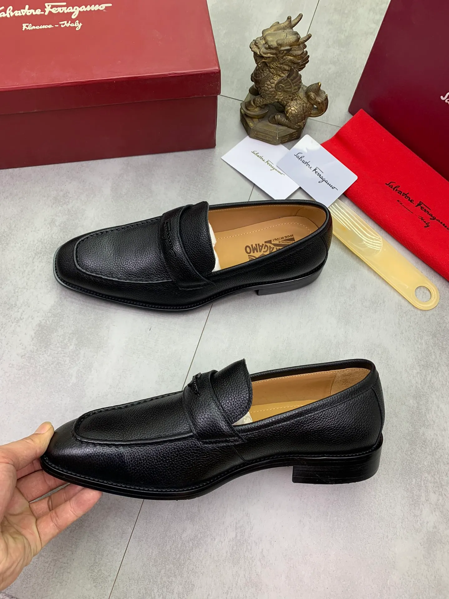 Men's men's shoes💰P460💰[New model]🆘 Water-dyed cow lining [Ferragamo] Ferragamo's latest men's over-the-foot business leather shoes🇨🇳Official website original 1:1 molding💯The first layer is made of Italian imported calfskin➕Luxurious genuine cowhide lining, soft and comfortable🌴High-end atmosphere, the first choice for high-grade men🍍38-45 Black Brown🉑️Select